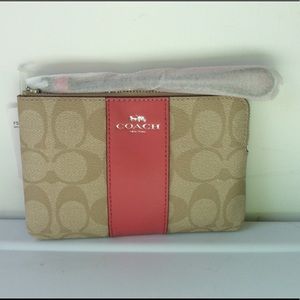 NWT ! COACH Corner Zip Wrisrlet